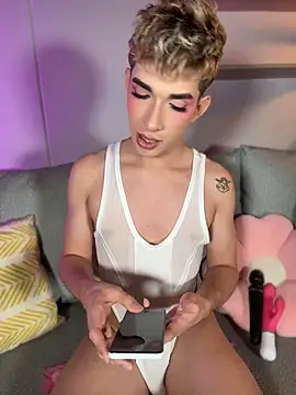 Cherry_zayden_n Webbikameraesitys