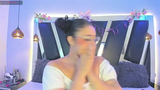 antonelllepiercee 现场XXX聊天