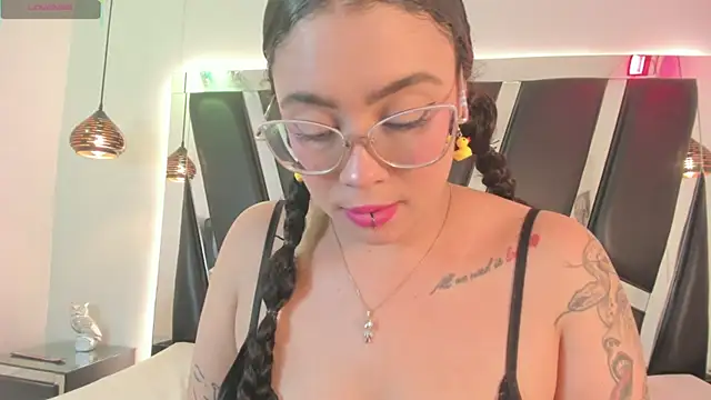 Chat +18 de antonelllepiercee ao vivo