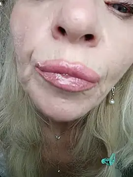 Mila_Lovi webkamerás műsora