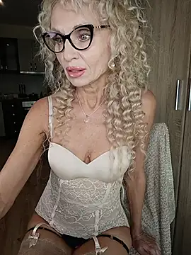 Mila_Lovi Pertunjukan Webcam
