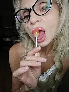 Show modela Mila_Lovi na web-kameri