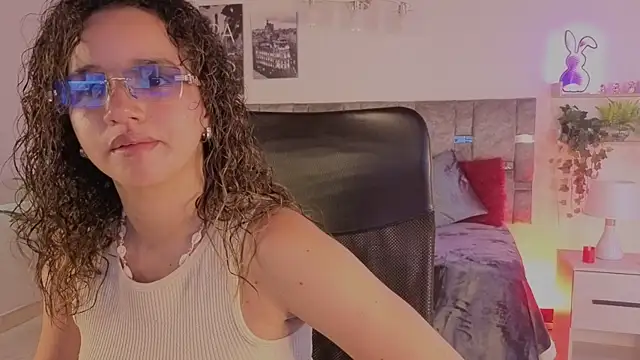 emilyrouxe: απευθείας συνομιλία ΧΧΧ