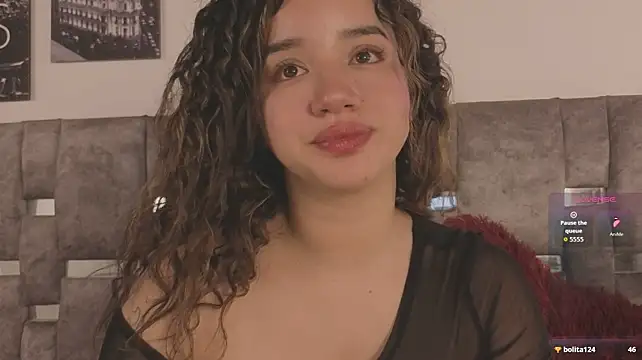 emilyrouxe Chat XXX in diretta