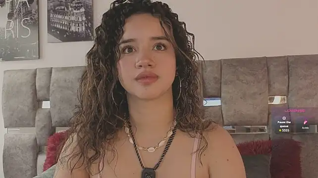 Chat +18 de emilyrouxe ao vivo