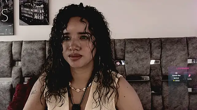 عرض كام emilyrouxe