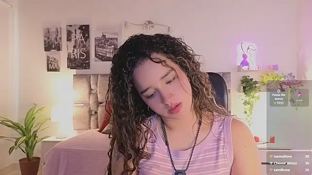 Chat +18 de emilyrouxe ao vivo