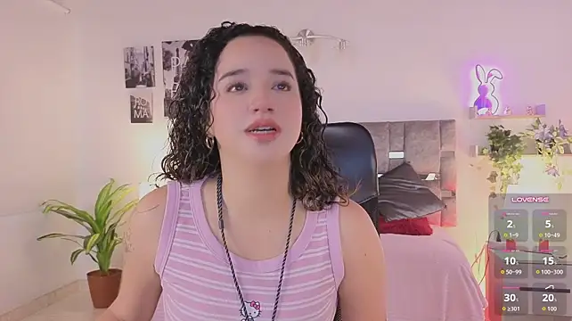 emilyrouxe Show in webcam