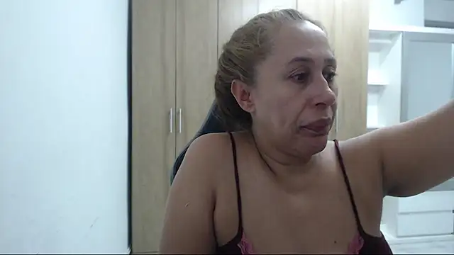 Živý XXX chat RoxanaLove9