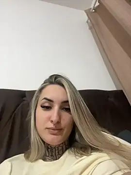 Show de hotskinny1 na webcam