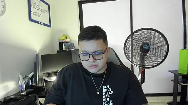 angel_foz Show in webcam