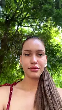 Show modela KikiWatson na web-kameri