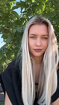 KikiWatson Pertunjukan Webcam