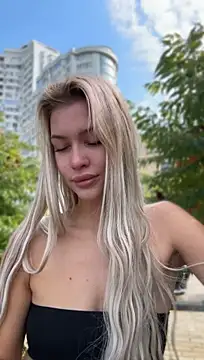 Show modela KikiWatson na web-kameri