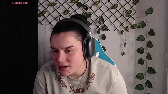 Nika_1_'s Live XXX Chat