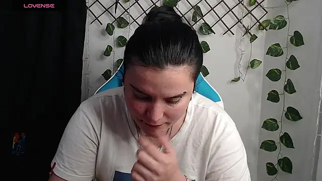 Nika_1_'s Webcam Show