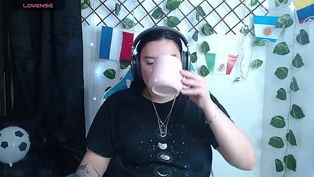 Chat +18 de Nika_1_ ao vivo