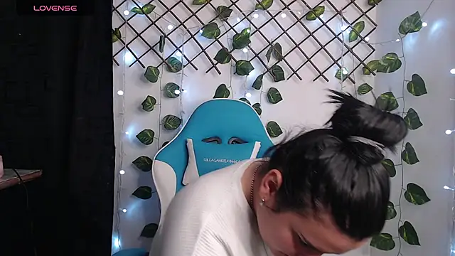 Nika_1_ webcam show