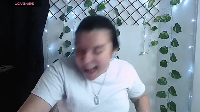 Nika_1_ Chat XXX live