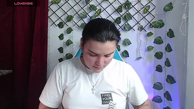 Nika_1_'s Live XXX Chat