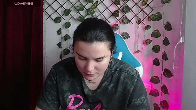 Nika_1_'s Webcam Show