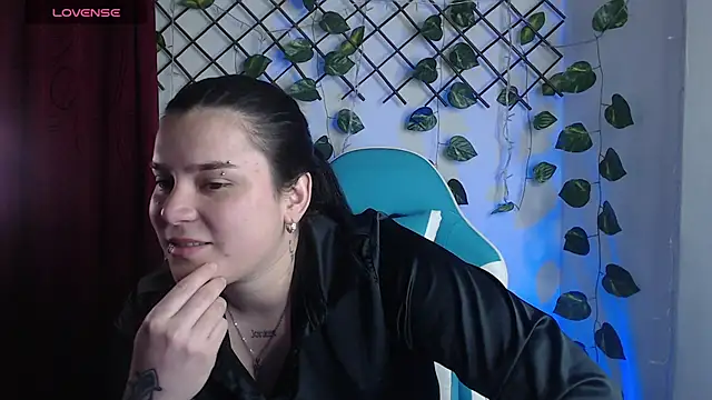 Nika_1_ Show in webcam