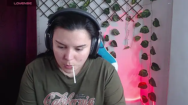 Nika_1_'s Live Chat Room
