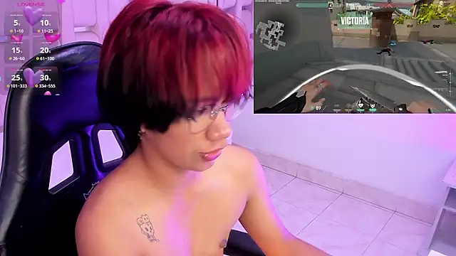 Eriol_: διαδικτυακό σόου στην κάμερα