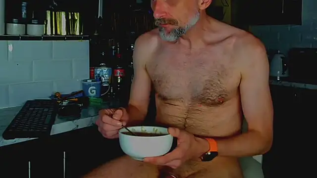 your-new-hoT-uncle Show in webcam