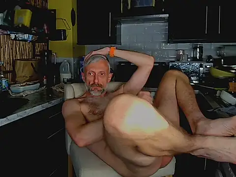 your-new-hoT-uncle Show in webcam