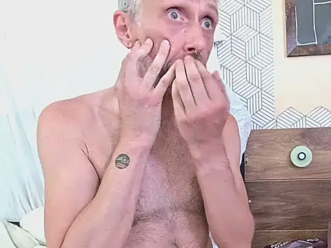 your-new-hoT-uncle's Webcam Show