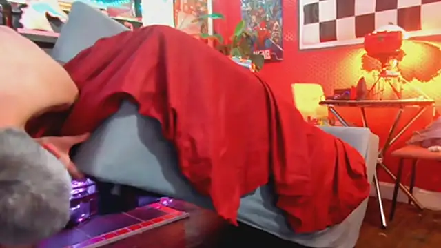 your-new-hoT-uncle Webcam-Show