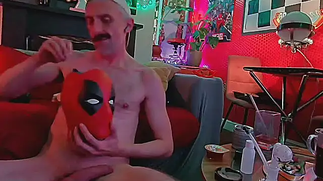 your-new-hoT-uncle: διαδικτυακό σόου στην κάμερα
