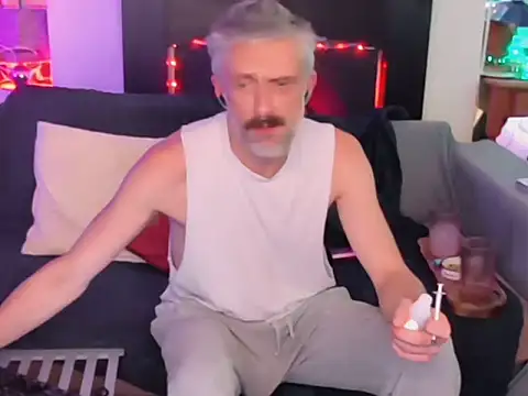 הופעת וובקאם של cl0udfuckinGwiThyouruncle