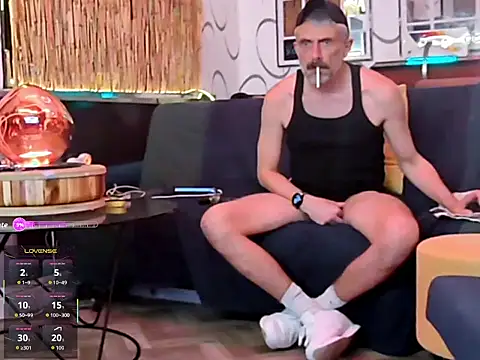 cl0udfuckinGwiThyouruncle's Webcam Show