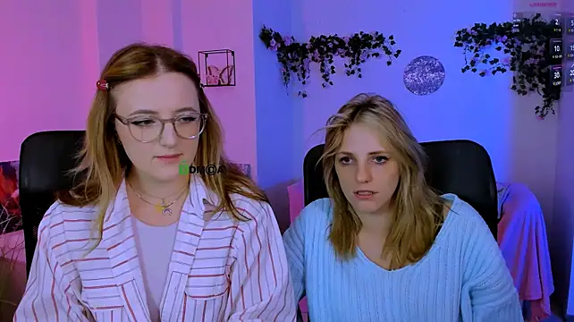 luna_berryy: διαδικτυακό σόου στην κάμερα