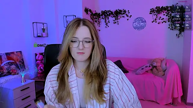 luna_berryy Show in webcam