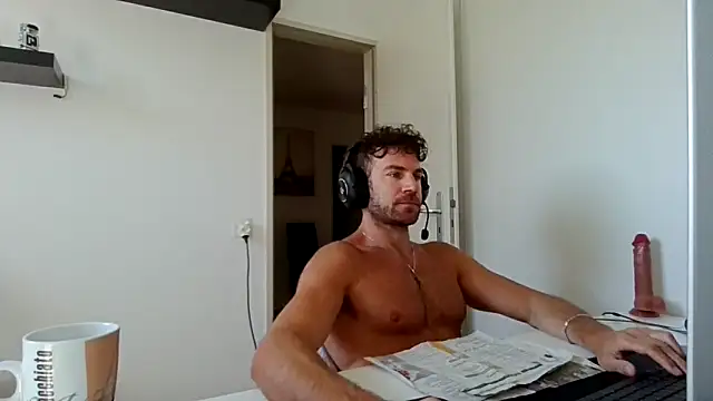 alpha-hunk: διαδικτυακό σόου στην κάμερα