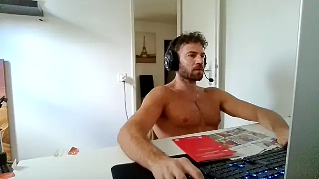 Pokazy przed kamerką – alpha-hunk