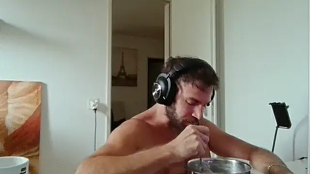 Pokazy przed kamerką – alpha-hunk