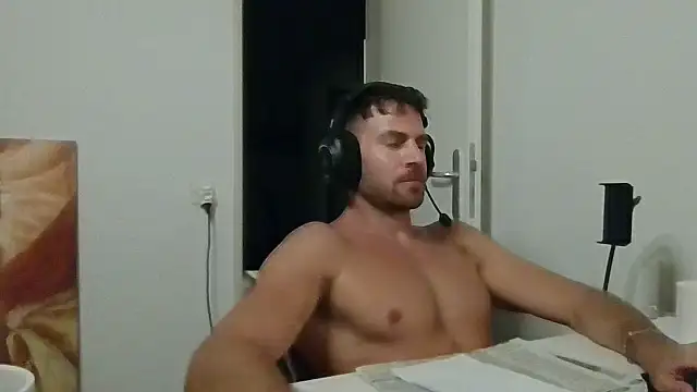 alpha-hunk Show in webcam