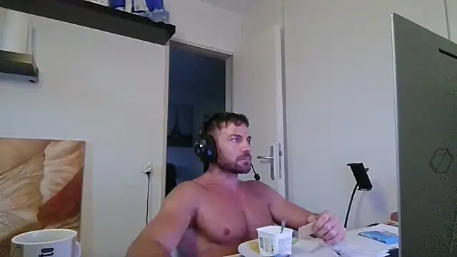 alpha-hunk Show in webcam