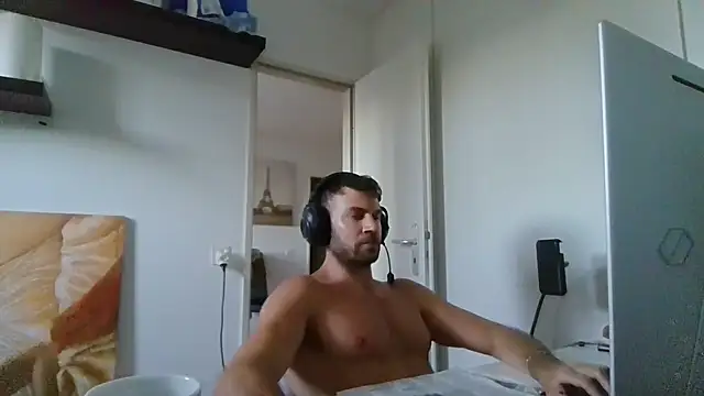 alpha-hunk Show in webcam