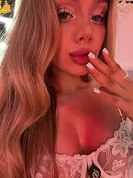 צ'אט XXX בשידור חי של SIlviaBeyt