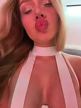 SIlviaBeyt 现场XXX聊天