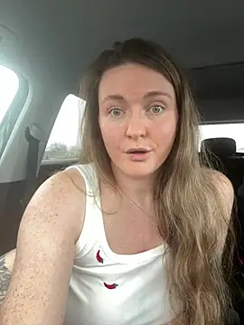 Show modela BustyBonnieUK na web-kameri