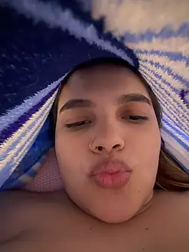 Chat +18 de Colibri_xxx ao vivo