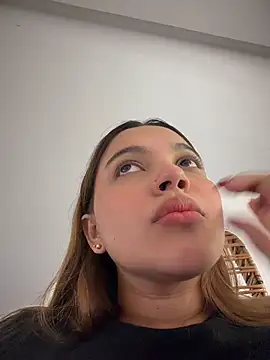 Colibri_xxx's Webcam Show