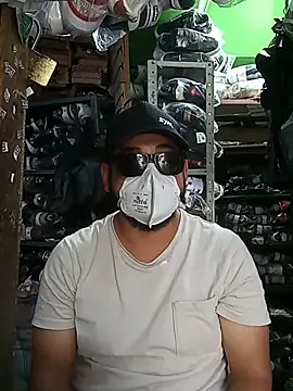 Submissive_bear_BDSM 即時 XXX 聊天