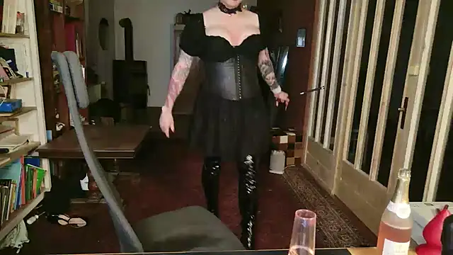 Chat XXX en directo de MaxiEmily
